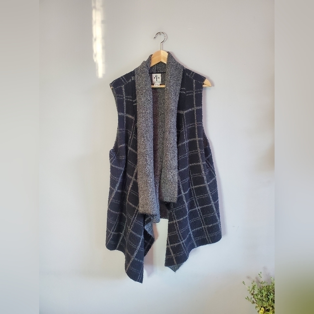 rain and rose sweater vest cardigan, womens XL. VGUC (some pilling)